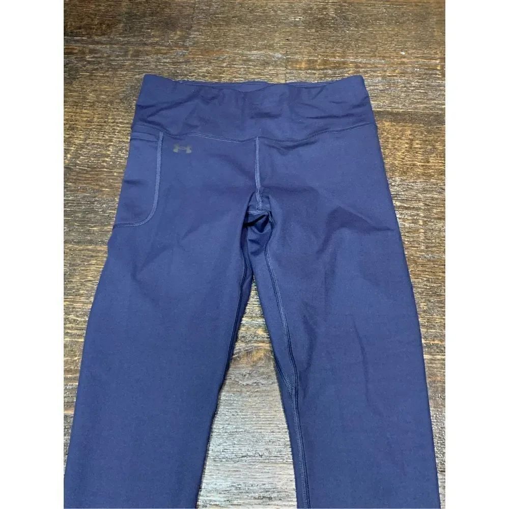 Under Armour fitted athletic legging size medium ￼